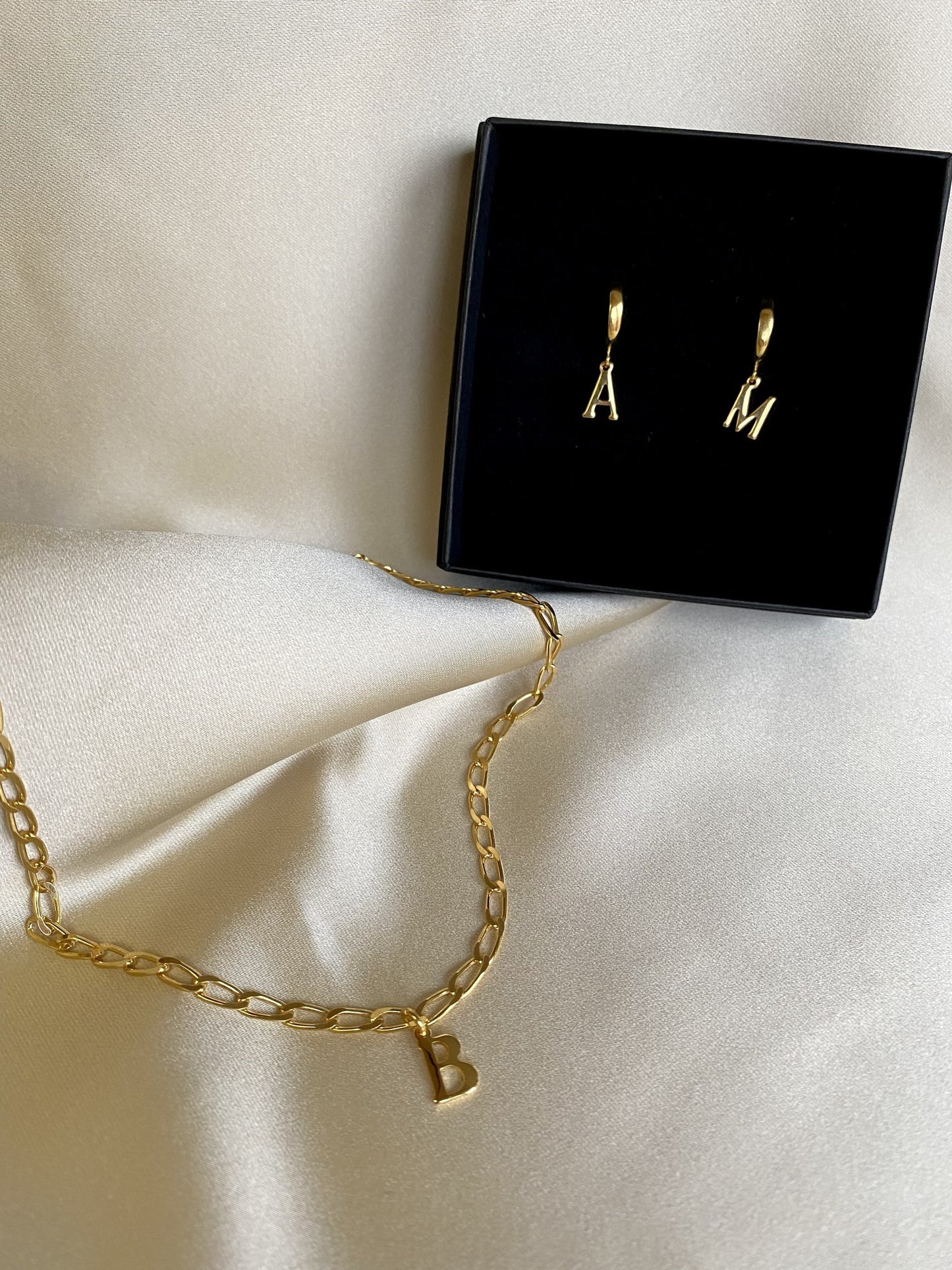 Boogie letter necklace
