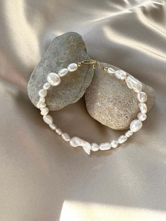 Chunky pearl bracelet