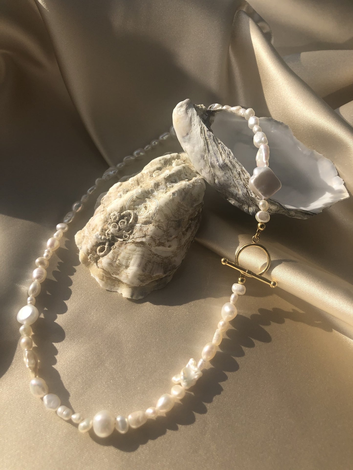 Chunky pearl necklace