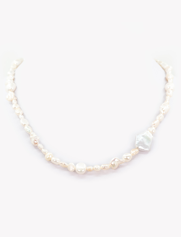 Chunky pearl necklace