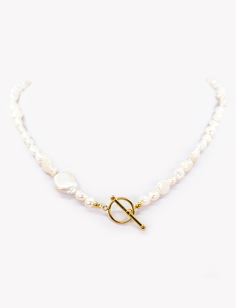 Chunky pearl necklace