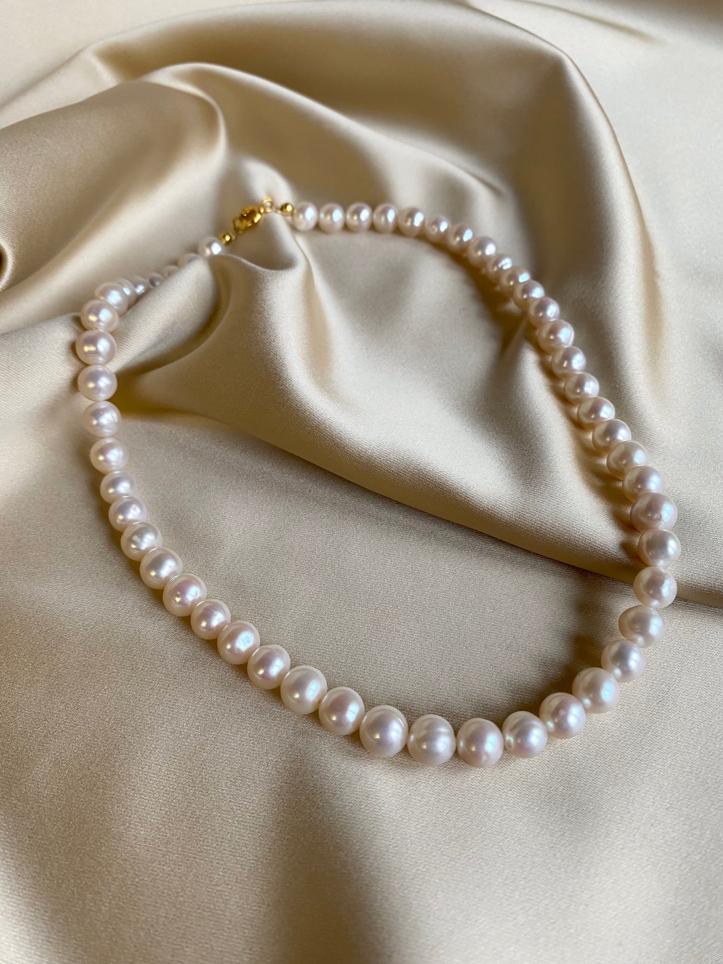 Classic pearl necklace