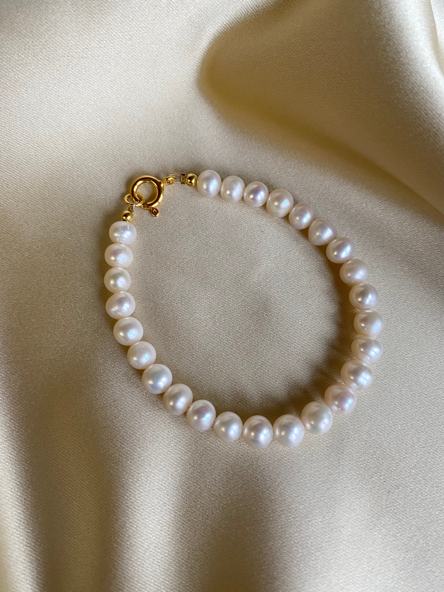 Classic pearl bracelet