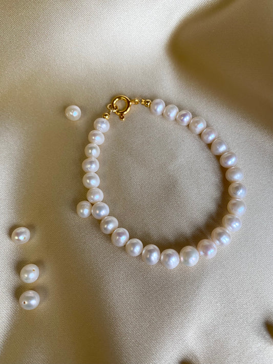 Classic pearl bracelet