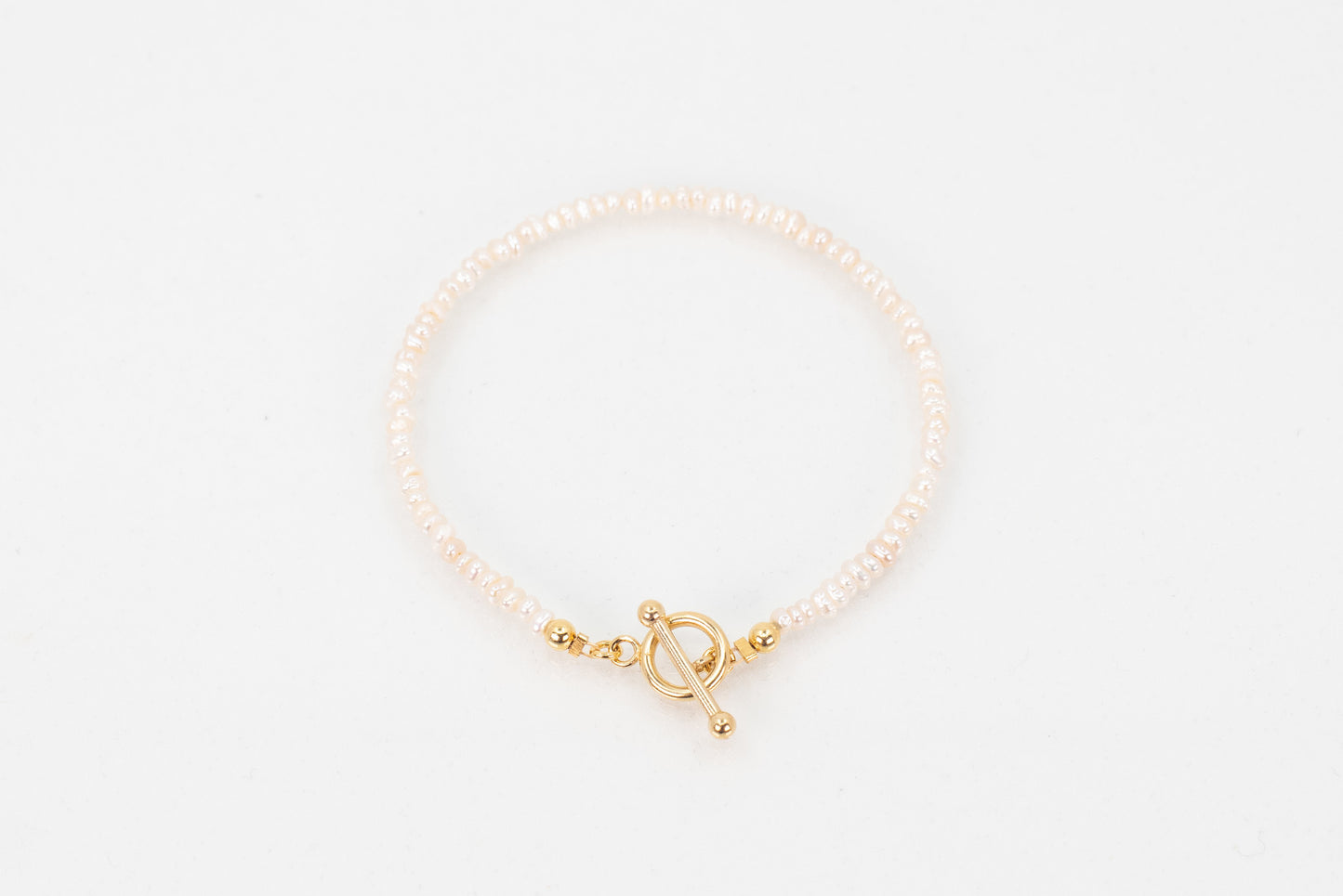 Pinprick pearl bracelet